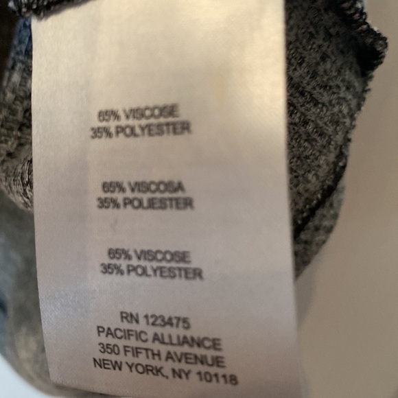 Jones New York size S Cold shoulder top NWOT - Picture 5 of 6